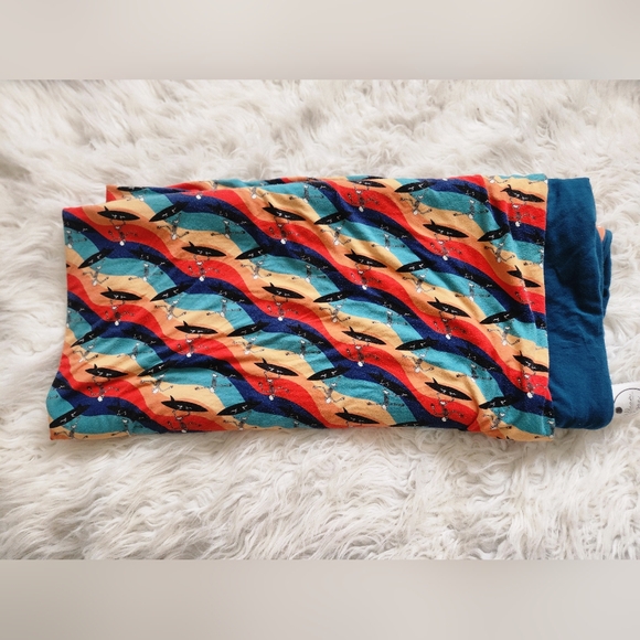 William & Ryan Skelly Pajamas (5/6y) and Triple Layer Blanket - Picture 6 of 8